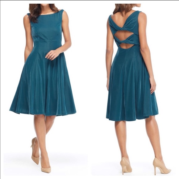 Gal Meets Glam CHRISTINE Velvet Dress - Picture 2 of 7